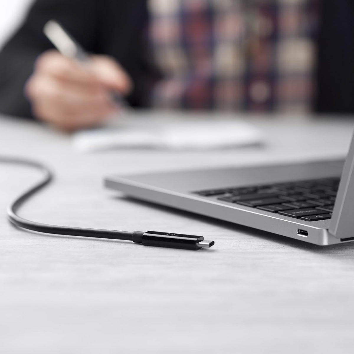 Thunderbolt 3 Cable, 100 Watts, 2 Meters Y4304