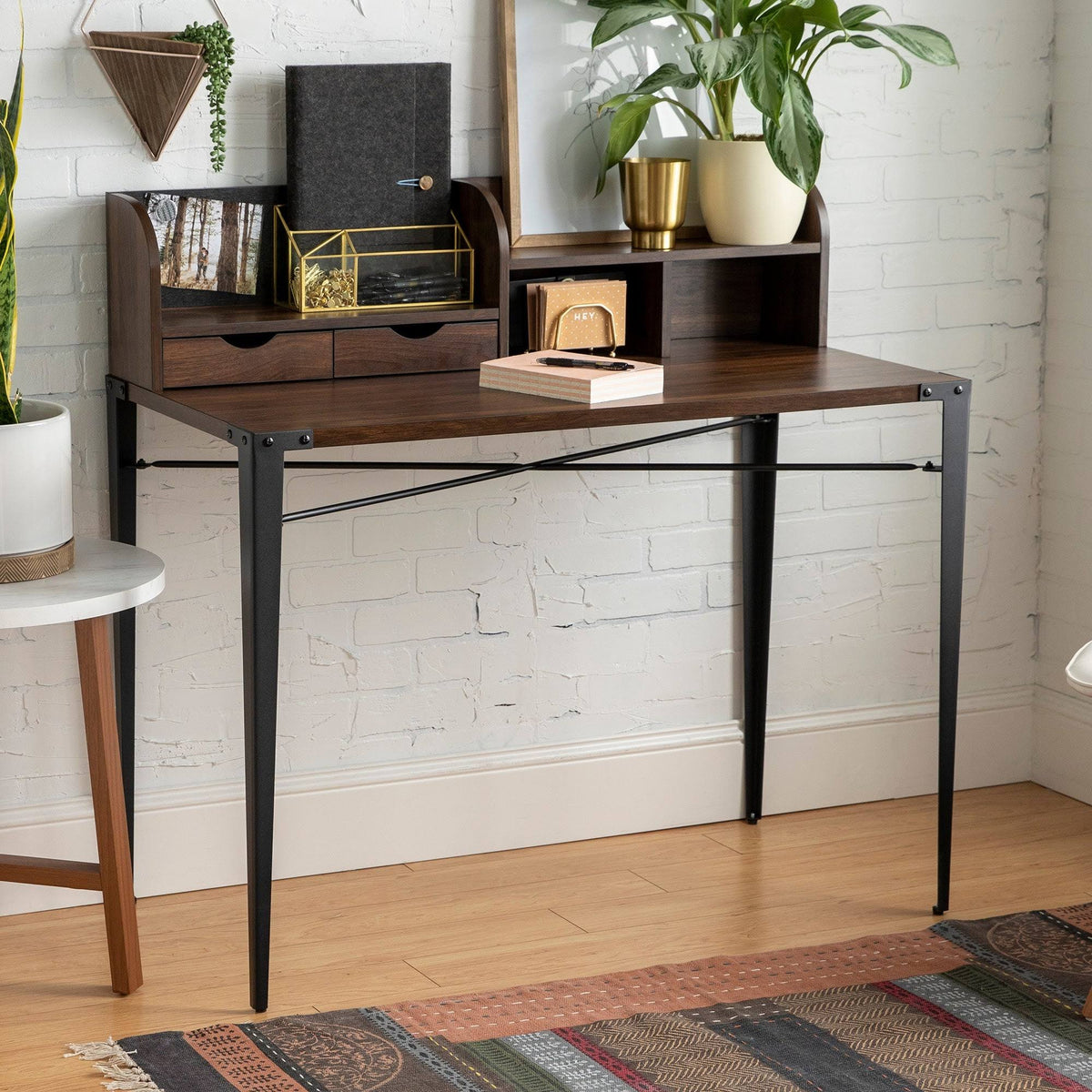 42-Inch Writing Desk with Small Hutch Y8328