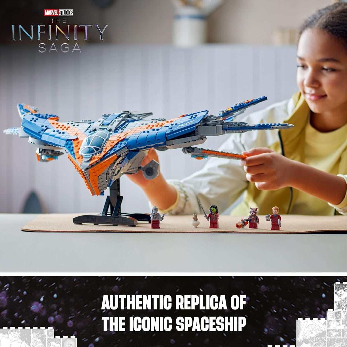 Buildable Starship Toy with 4 Super Hero Minifigures W698