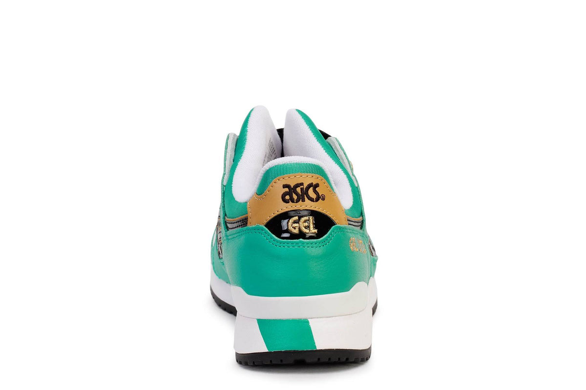 Classic Red Sneakers H818981