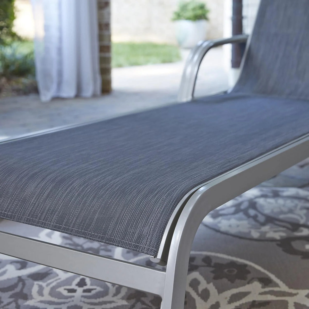 Aluminum Outdoor Chaise Lounge P982