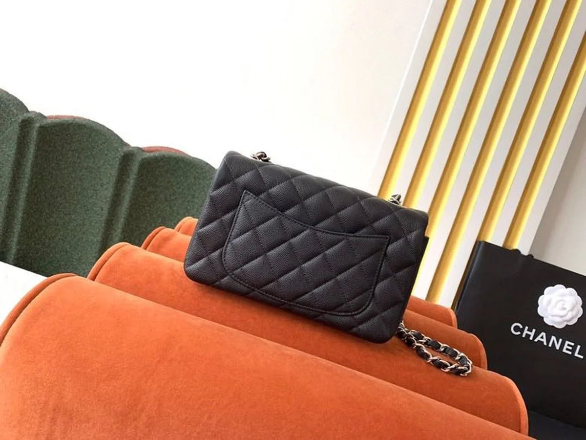 Black Small Classic Handbag U86011